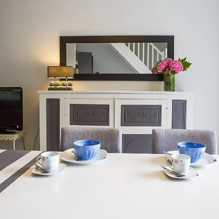 Colorful In Basque Style In A Green Environment Appartement