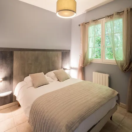 Appartement Colorful In Basque Style In A Green Environment