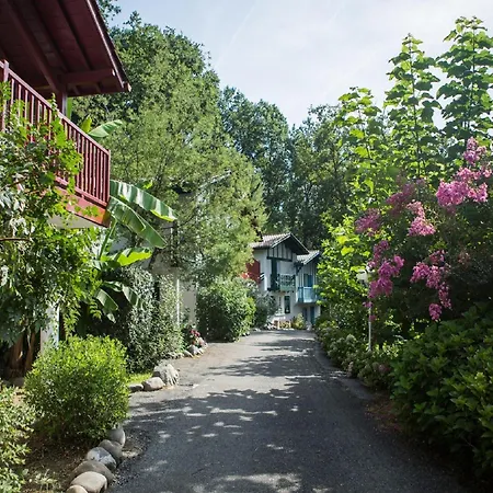 Appartement Colorful In Basque Style In A Green Environment